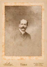 Juan de la Cruz Escobar, París, finales del siglo XIX. Archivo familiar. Reproducción Carlos Tobón.